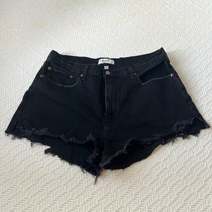 Abercrombie & Fitch
The Mom Short
High Rise